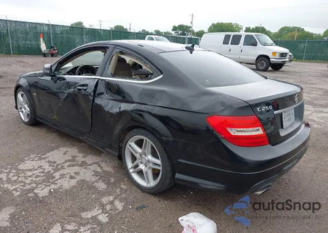 2012 Mercedes-Benz C 250 из США, поврежденный, VIN WDDGJ4HB0CF755536